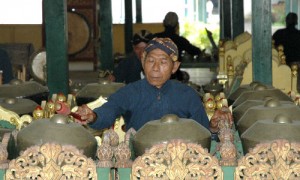 Penchak Silat à Yogyakarta - Joueur de Gamelan au Kraton de Yogyakarta