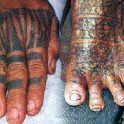 le silat - tatouages dayak sur les mains et les pieds