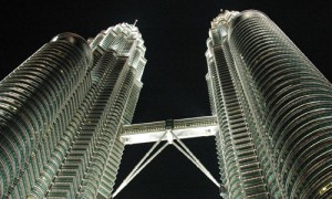 Kuala Lumpur - Tours Petronaz de nuit - Culture-Silat