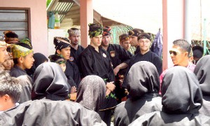 Pencak Silat - Brief de Cikgu Halim avant un démo de Silat Fatani en Malaisie