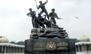 Kuala Lumpur - Monument commémoratif indépendance - Culture-Silat