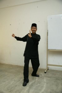 Penchak Silat ) Bapak Anuar - Langkah Sejajar Belakang