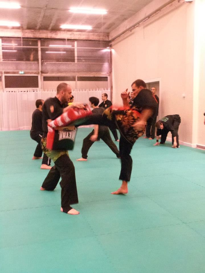 Cours de Pencak Silat à Paris - Boucliers de frappe