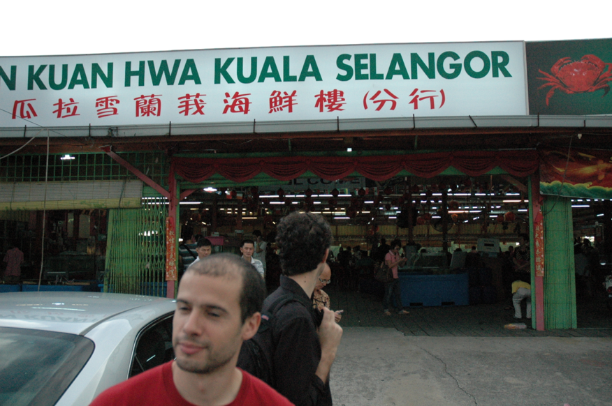 Devant le restaurant de fruits de mer de Kuala Selangor