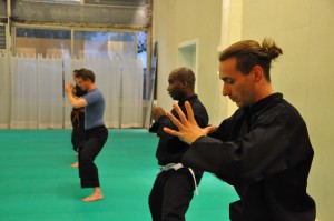 Pencak Silat - Seni Gayung Fatani - Échauffement avant le passage de grade