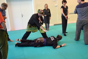 Cikgu Jérôme et Cikgu Audy en pleine explication d'une technique