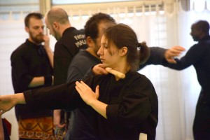 Stage de Pencak Silat traditionnel - Technique bâton avec Pauline