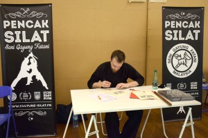 Stage de Pencak Silat traditionnel - Cikgu Audy signe les diplômes