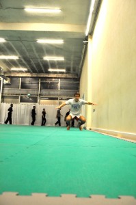 Cours de Pencak Silat - Seni Gayung Fatani - échauffement accroupi