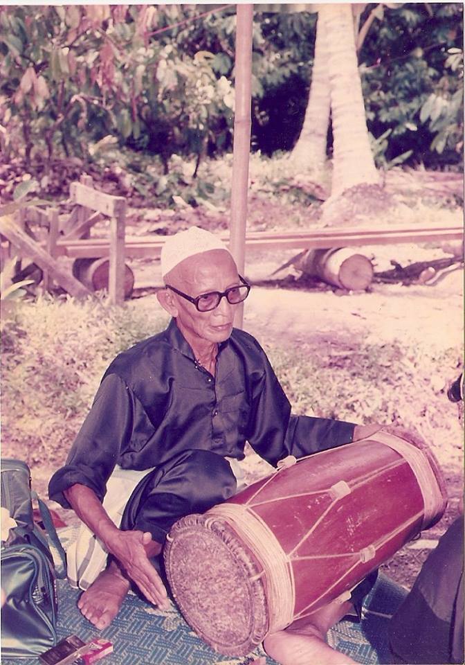 Guru Tua Imam Mansor - Gendang Silat - Musique Silat Seni Gayung Fatani