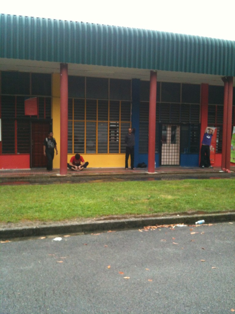 Penchak Silat - En attendant Cikgu Halim, Guru pencak silat seni gayung fatani malaysia