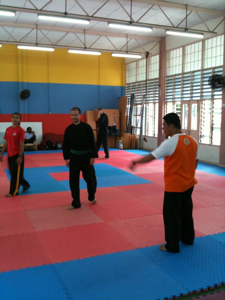 Penchak Silat - Cikgu Halim, entraîneur de pencak silat seni gayung fatani