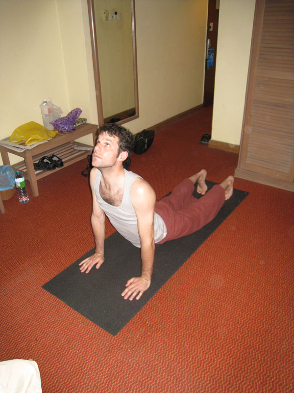 Carnet de Stage Silat Fatani 2013 - Matthias pratique le Yoga