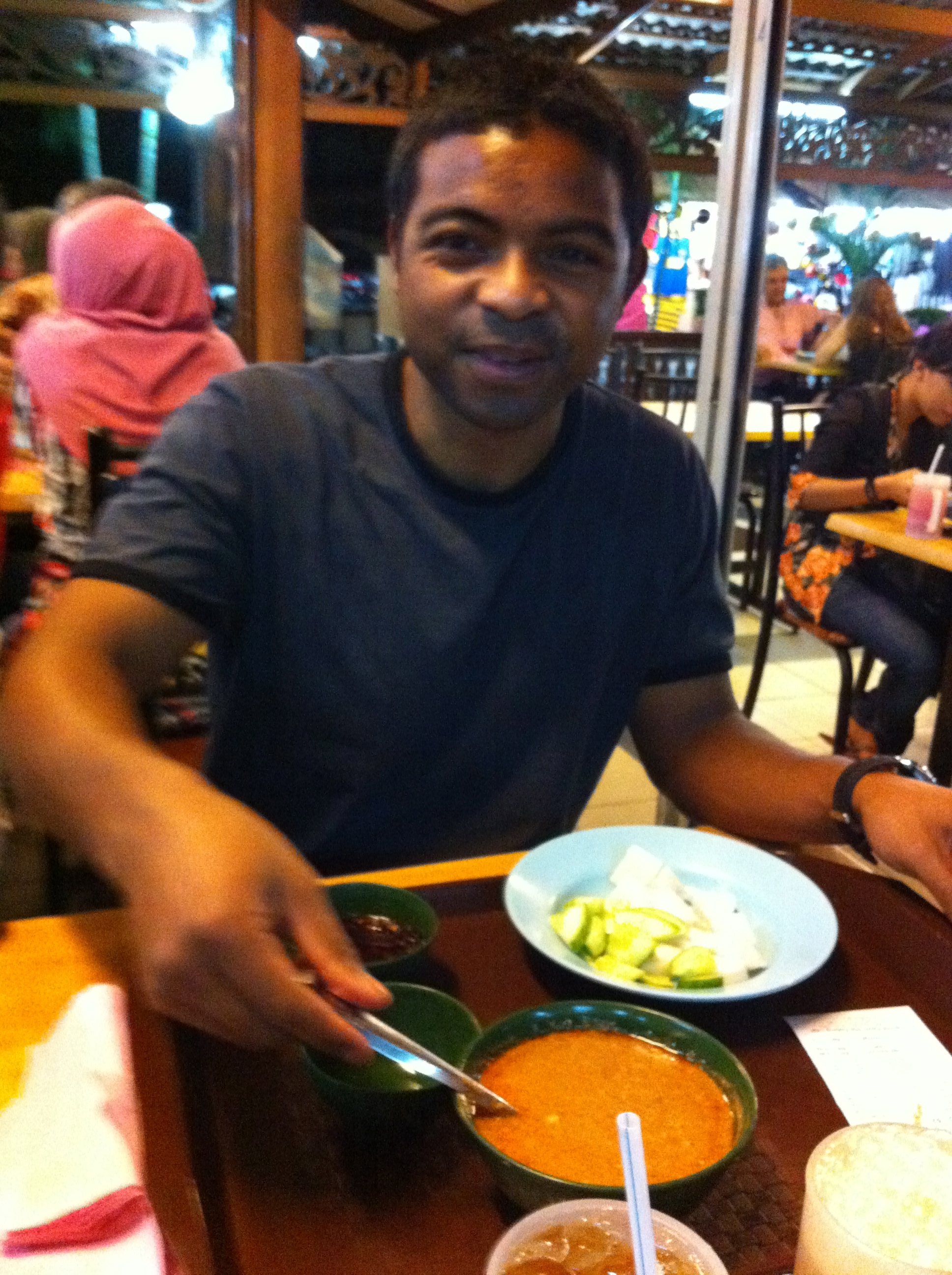 Penchak Silat - Sate Kajang après l'entraînement Pencak Silat en Malaisie