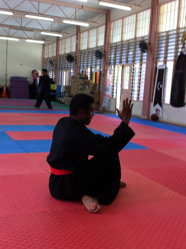 Penchak silat - Mahéry pendant son belebat pencak silat seni gayung fatani malaysia