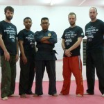 Carnet de Stage de Pencak Silat en Malaisie 2014 - Photo de groupe au Studio KCH