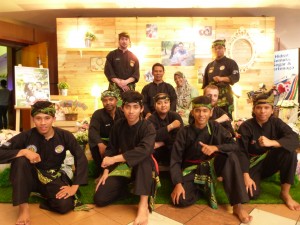 Photo de groupe après la démo de Silat pour Fazreen et Fazli