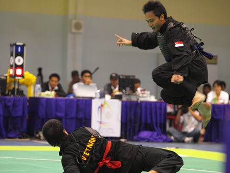 Silat Olahraga - Esquive de balayage